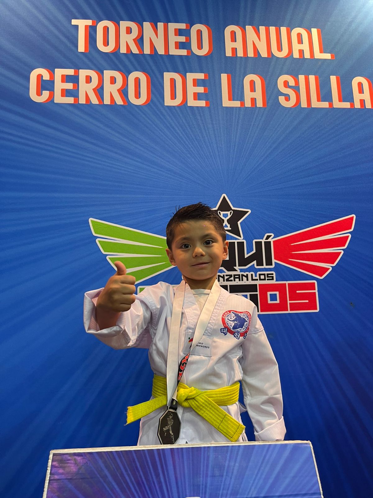Alumno de clases de Taekwondo en torneo Monterrey Cumbres